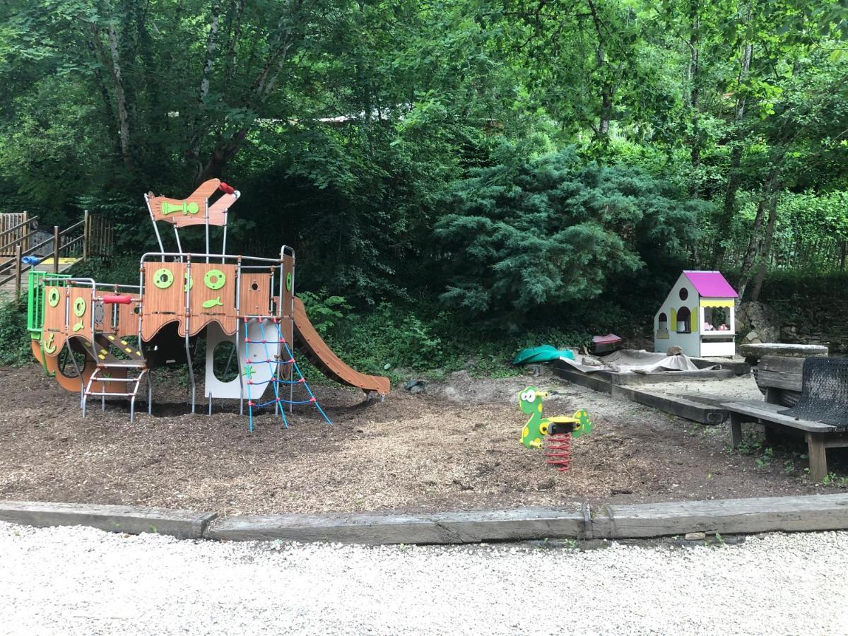 Camping Moulin De Chaules Saint-Constant Zewnętrze zdjęcie