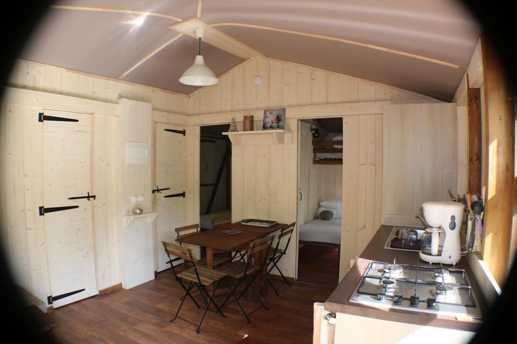 Camping Moulin De Chaules Saint-Constant Zewnętrze zdjęcie